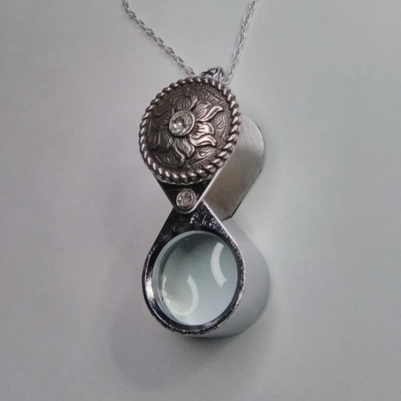 Magnifying Glass Oxidized Silver Rhinestone Floral Loupe Pendant Necklac… - Picture 3 of 9